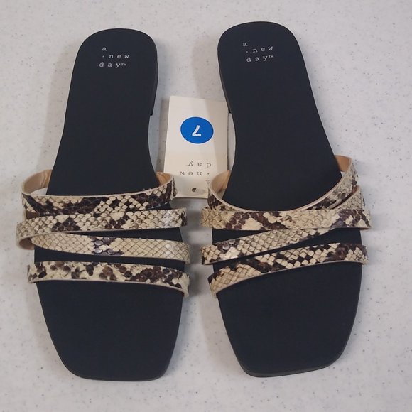 A New Day Sandals Snakeskin Size 7 Women Embossed Strappy Slide On Sandal NWT - Picture 3 of 7